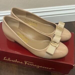 Salvatore Ferragamo Nude Patent Vara Bow Shoes 6M BALLET FLATS CAROLYN BESSETTE